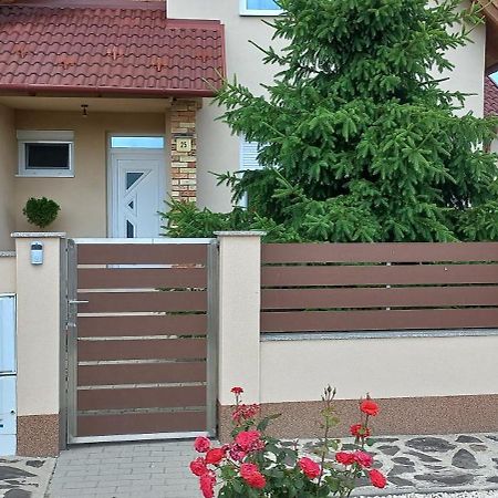 Barben Apartman Mórahalom Zewnętrze zdjęcie